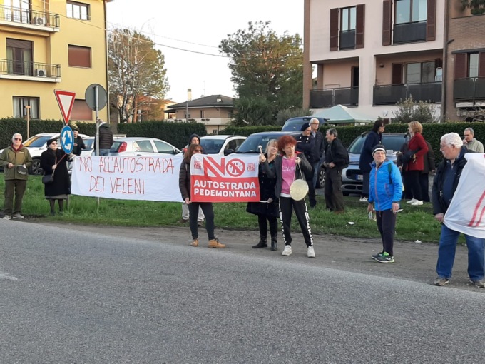 No Pedemontana, protesta rumorosa al Polo
