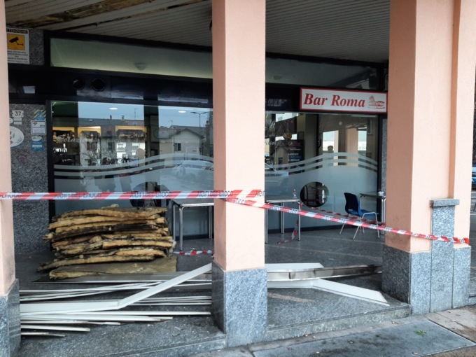 Attentato al bar Roma: caccia al responsabile