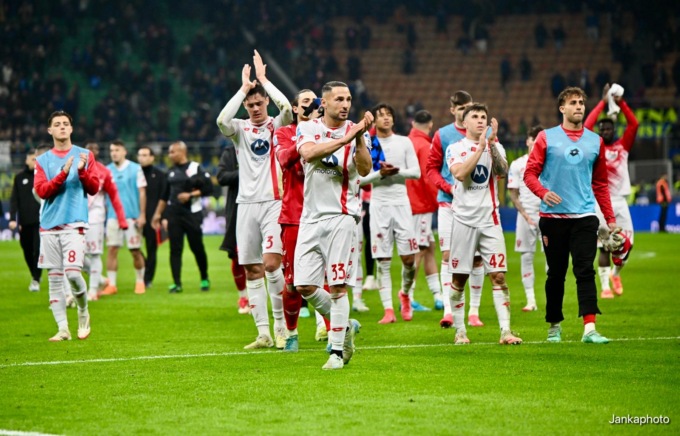 Nesta ritrova il Monza, l’Inter capolista vince solo in rimonta a San Siro