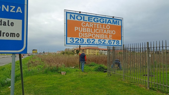 Impianti pubblicitari abusivi subito rimossi