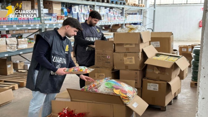 Sequestrate oltre 23mila decorazioni e giocattoli pasquali non sicuri