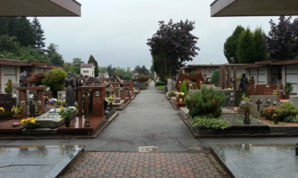 Colombari esauriti al cimitero, Comune «costretto» a revocare le concessioni
