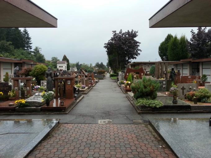 Colombari esauriti al cimitero, Comune «costretto» a revocare le concessioni