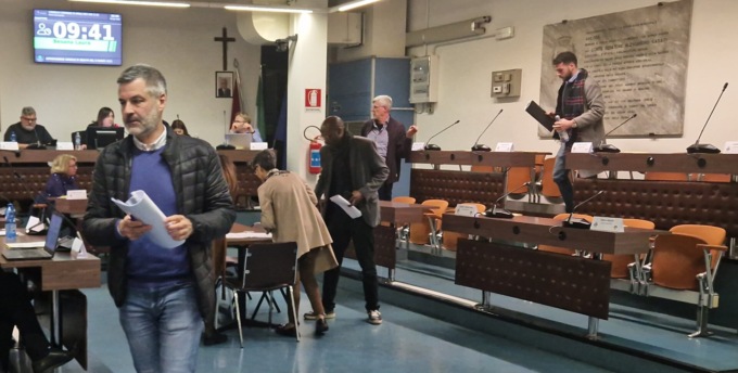 Murales per i partigiani arcoresi: scontro in Assise, il centrosinistra abbandona l’aula