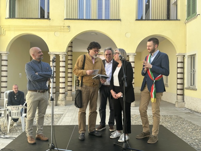 La cerimonia fa flop perchè gli inviti sono stati consegnati… in Sicilia