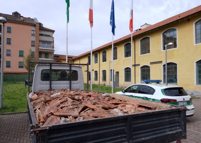 Contrasto al traffico di rifiuti: sequestrato autocarro e denunciate due persone