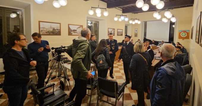 Caso mazzette, tensione in Consiglio comunale: il presidente fa sgomberare l’aula dai Carabinieri