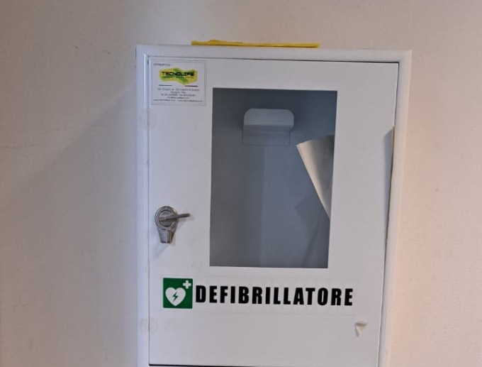 Defibrillatore rubato: il Consiglio rinuncia al gettone per aiutare la società
