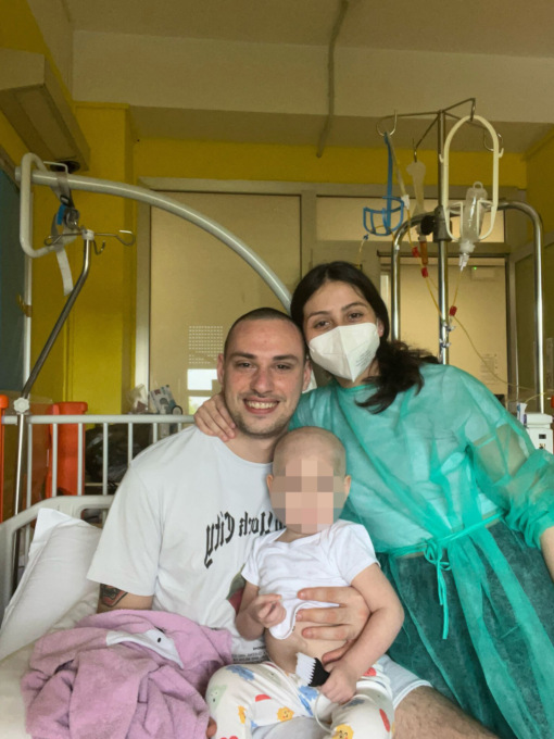 A 22 mesi la piccola Adele combatte contro la leucemia