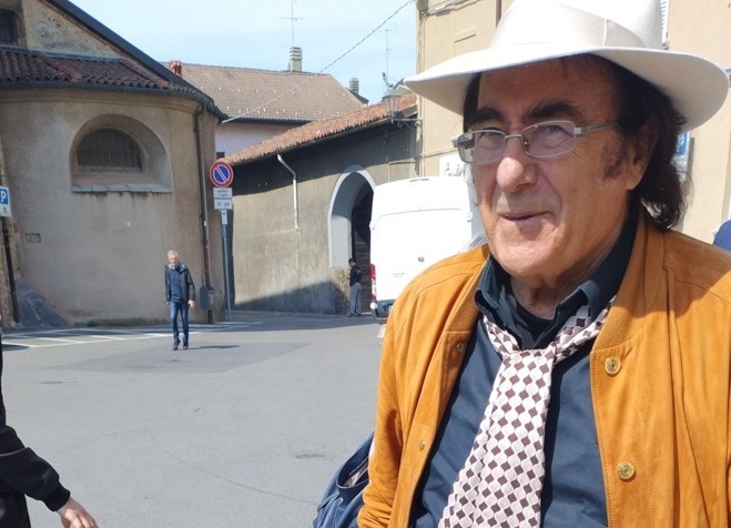 Cosa ci faceva Al Bano per le vie della città?