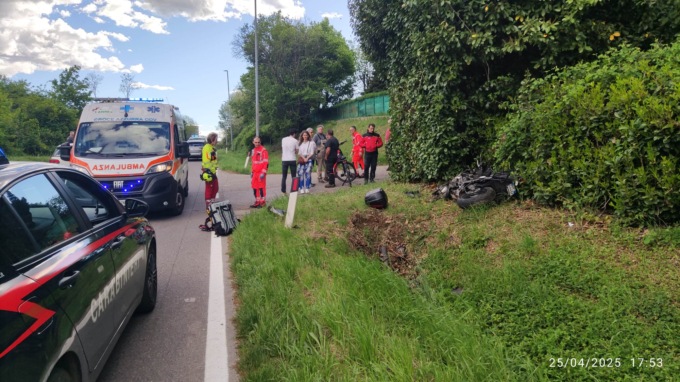 Incidente con la moto, gravissimo un 54enne