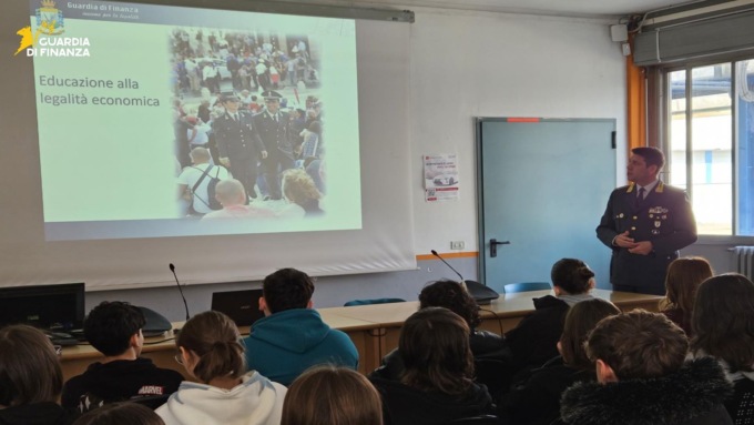 La Guardia di Finanza incontra gli studenti delle scuole brianzole