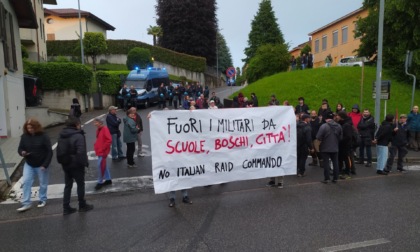 No ai giochi di guerra: un centinaio in presidio contro l'Italian Raid Commando