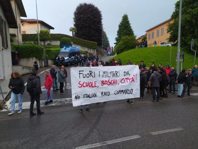No ai giochi di guerra: un centinaio in presidio contro l’Italian Raid Commando