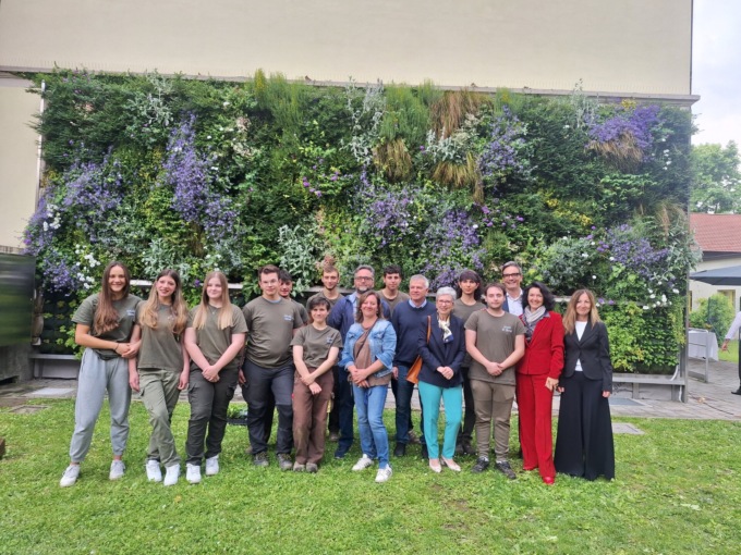 Un’innovativa parete verde farà da lavagna alla scuola professionale