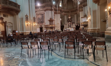 Benefattrice anonima dona 350 sedie alla Basilica