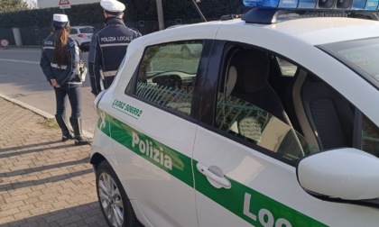 Ha un malore in auto, soccorsa dagli agenti della Polizia Locale