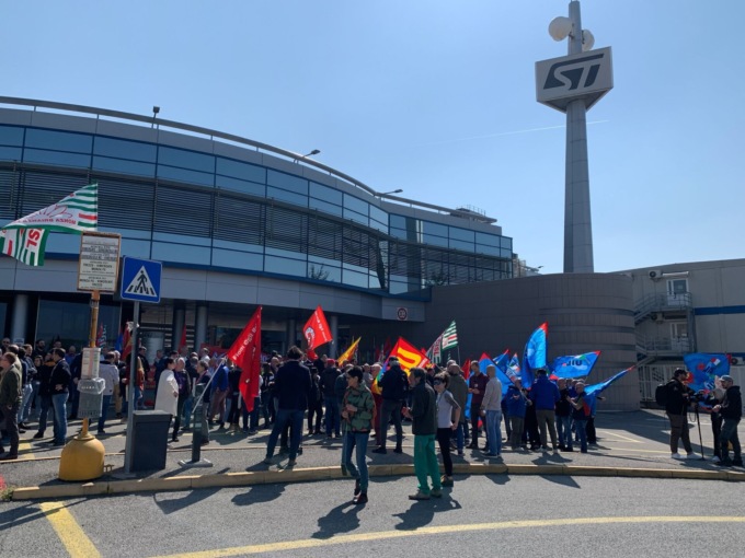 StMicroelectronics, dopo l’incontro in Regione la Uilm “Nessun numero e piano ancora poco chiaro”