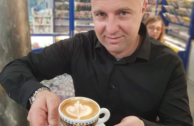 Bar sfrattato dal Comune, il titolare affila gli artigli: «Non mi arrendo, per il paese e i miei dipendenti»