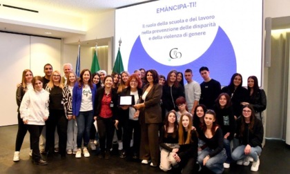 Violenza e parità di genere, premiato in Regione il video della Sacai