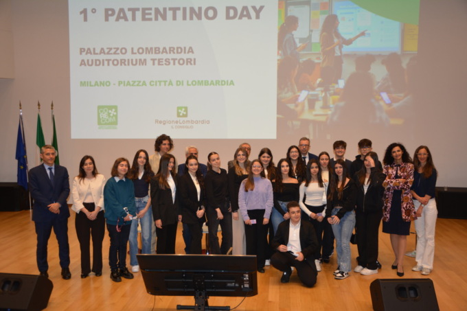 Dopo il percorso sulla cittadinanza digitale gli studenti ricevono il “Patentino”