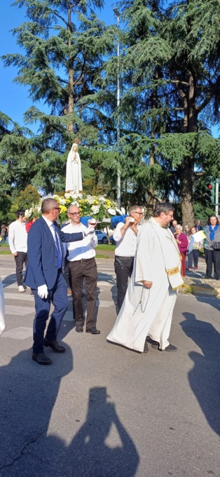 La Madonna di Fatima è arrivata in elicottero