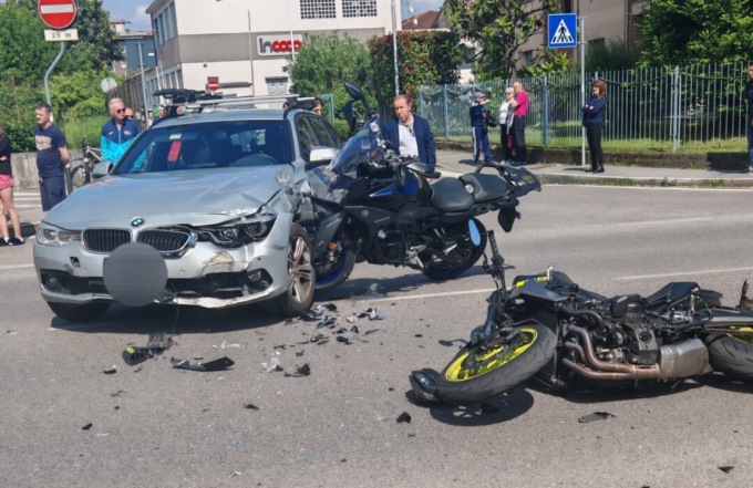 Grave incidente tra auto e moto, arriva l’elisoccorso