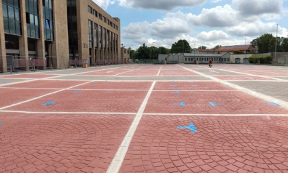 Colpo di scena, la piazza è finita ma ora è... rossa