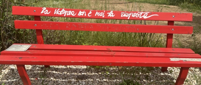 Frase shock sulla panchina rossa del centro sportivo