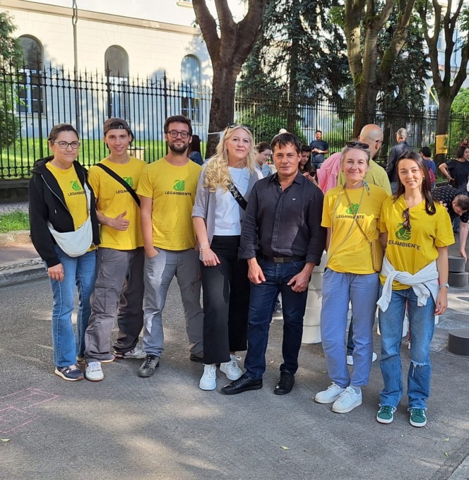 I bambini giocano per strada come tanti anni fa