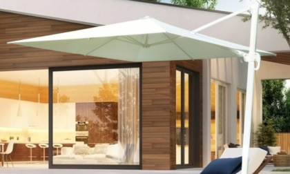 Ombrelloni da giardino: come scegliere il modello giusto per ogni spazio esterno