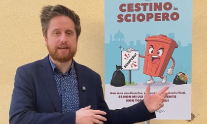 In città i cestini sono stati messi "in sciopero". Ecco perché