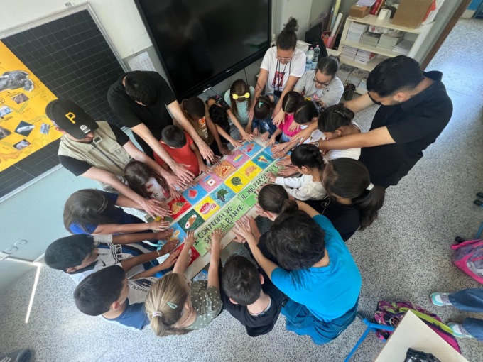 Gli studenti hanno restaurato il mosaico della scuola