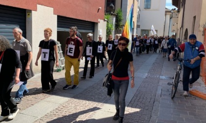 Donne, e non solo, in marcia per dire "no alle guerre e sì alla pace"