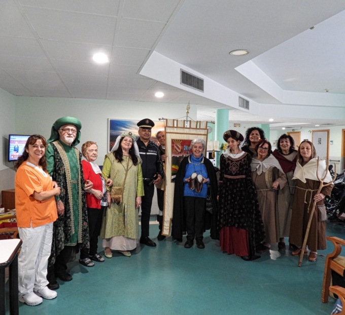 Il Palio degli Zoccoli arriva alla casa di riposo Gavazzi