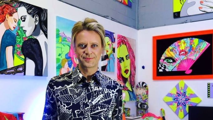 Andy dei Bluvertigo porta il suo universo fluorescente a Dalmine con “Pop Up”