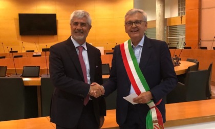 Fascia tricolore per Carlo Moscatelli: "Un simbolo di servizio, non di potere"