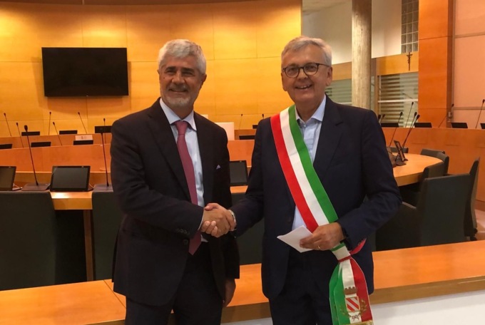 Fascia tricolore per Carlo Moscatelli: “Un simbolo di servizio, non di potere”