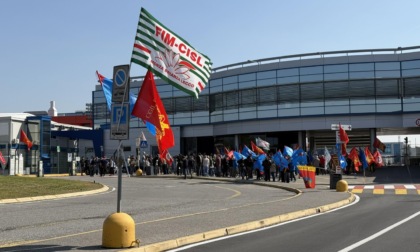 "Annunciati i primi tagli al personale di Agrate di St Microelectronics"