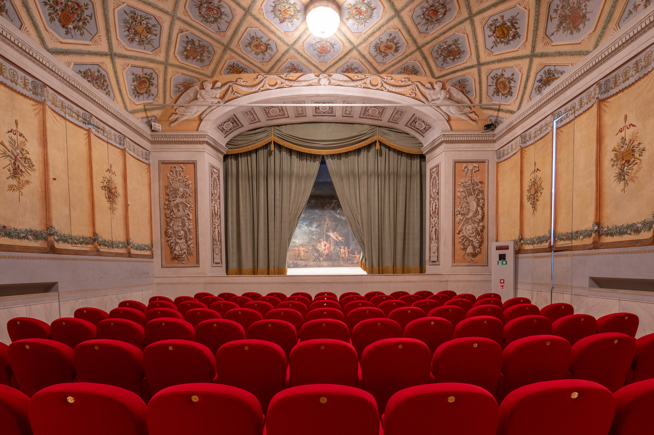 Monza Villa Reale Il nuovo sipario alla greca e all’italiana del Teatro di Corte