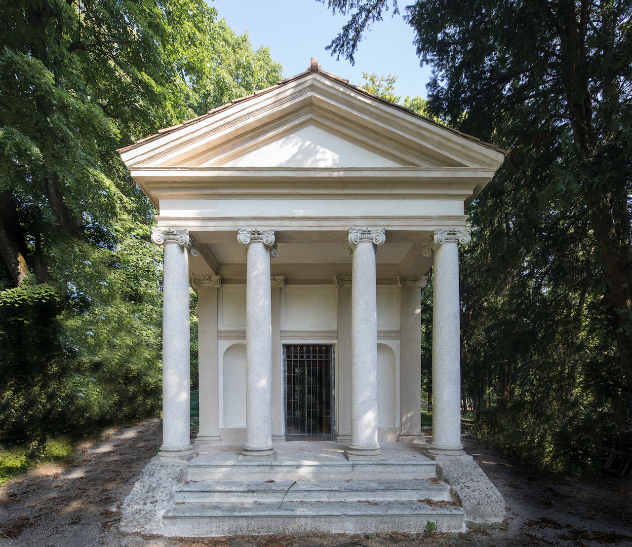 Monza Villa Reale Giardini Reali, il tempietto neoclassico restaurato