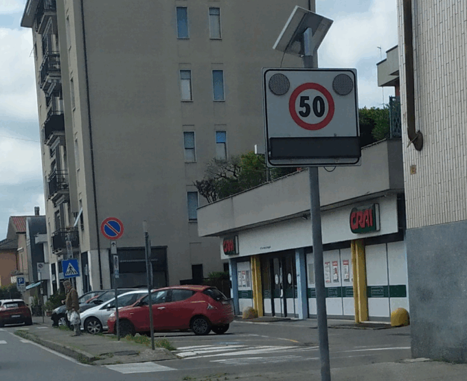 Occhio al radar che fa rallentare chi corre troppo in auto