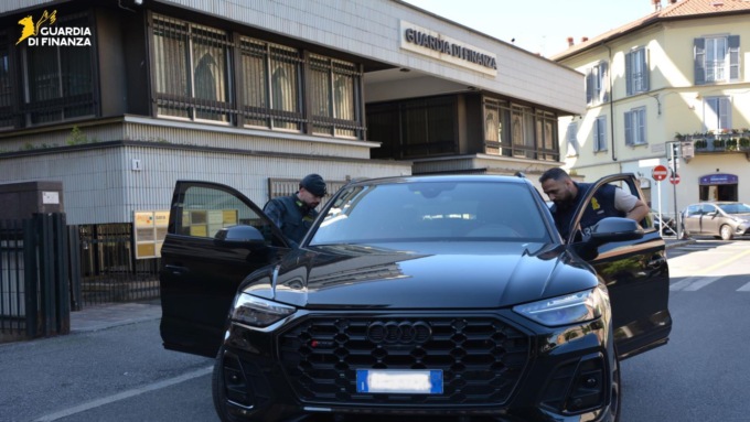 Operazione “Empty Wallet”, sequestrate auto di lusso per un valore di oltre un milione e mezzo di euro