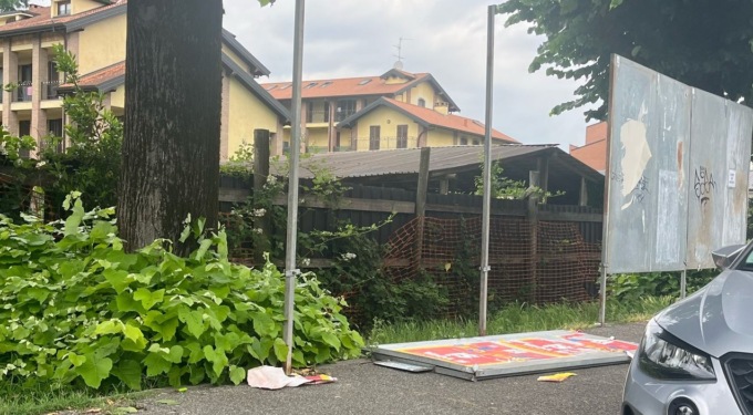 Danneggia i manifesti elettorali, identificato e denunciato