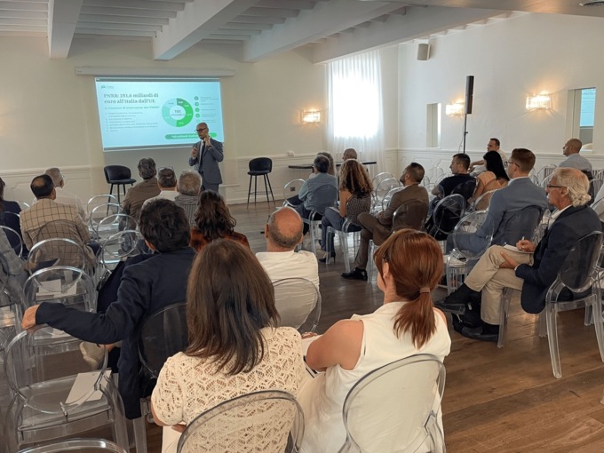 Oltre 50 imprese brianzole al workshop Finera: emergono criticità su ammodernamento dei macchinari e accesso alla Transizione 5.0