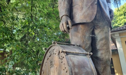 Oltraggiato il monumento del bandista, di nuovo il mazzuolo nel mirino dei ladri
