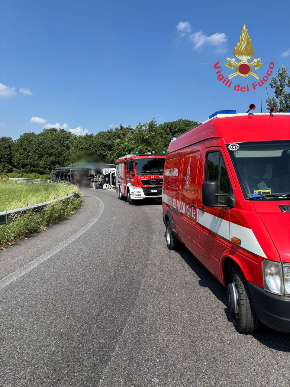 SS 36 mezzo pesante si ribalta Vigili del fuoco
