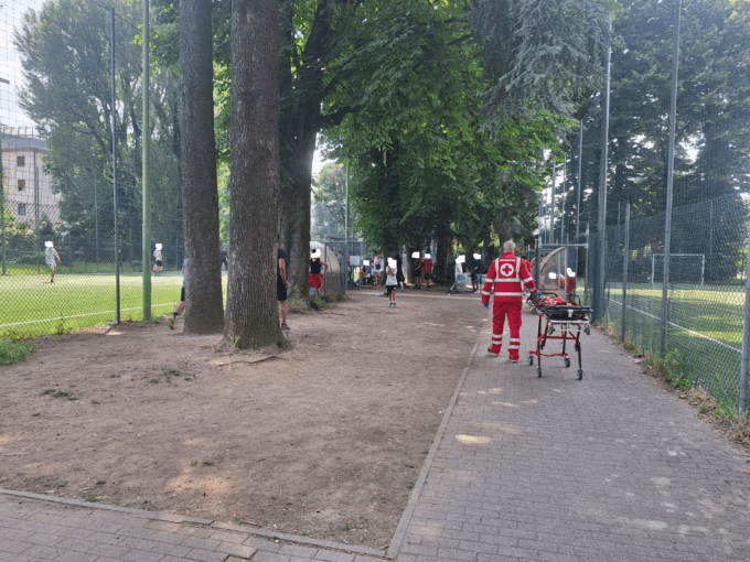 Sberla in campo e rissa a fine partita: soccorso un giovane