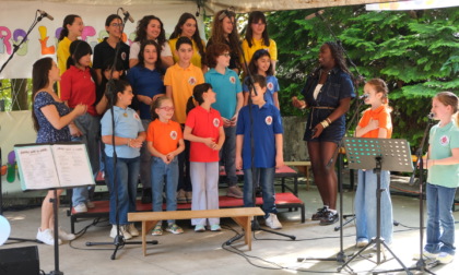 Mimì Caruso a sorpresa torna a cantare con il coro che l'ha fatta crescere