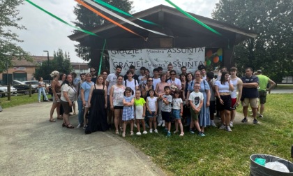 Festa al parco per la maestra Assunta: in pensione dopo 42 anni di insegnamento